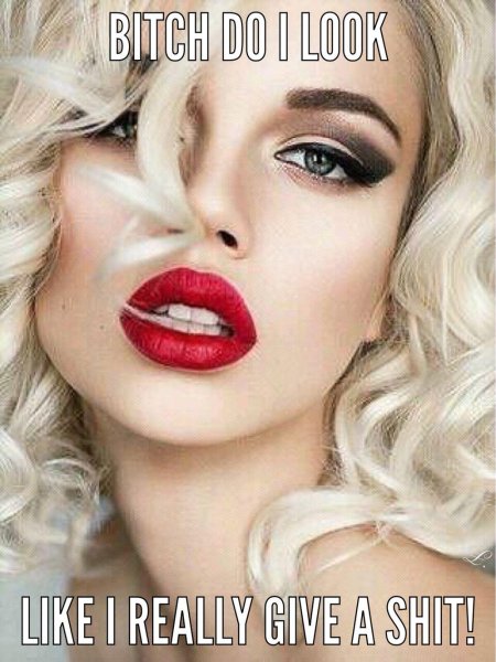 Блондинка с красной помадой