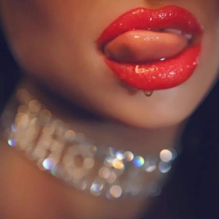 Губы девушек