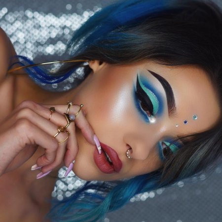 Яркие макияж