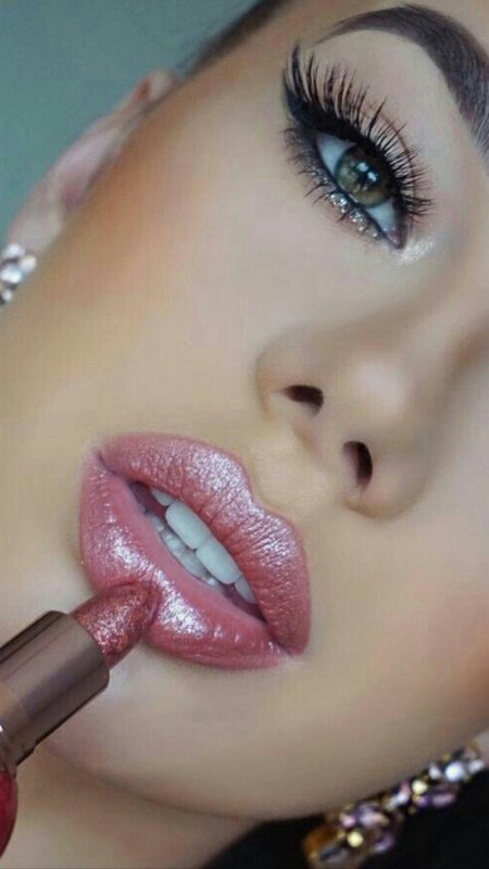 Перламутровая помада