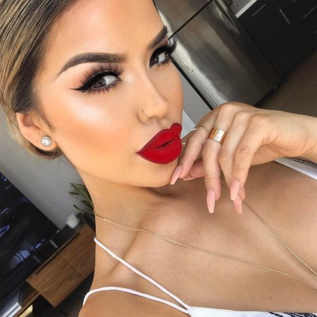 Макияж с красной помадой