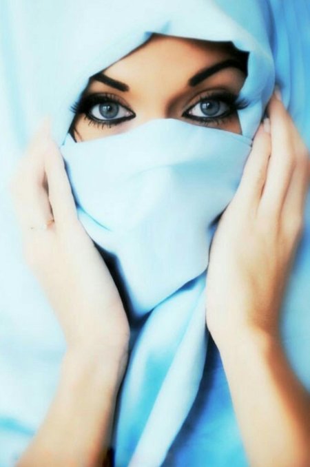 Восточные женщины в парандже