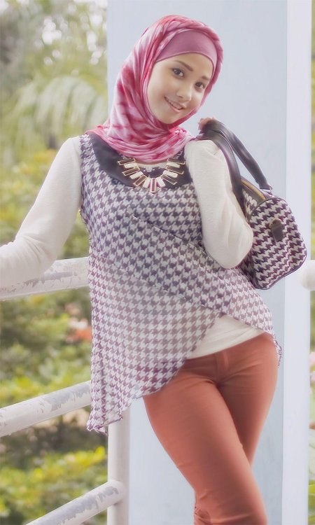 Молодые мусульманки в платках