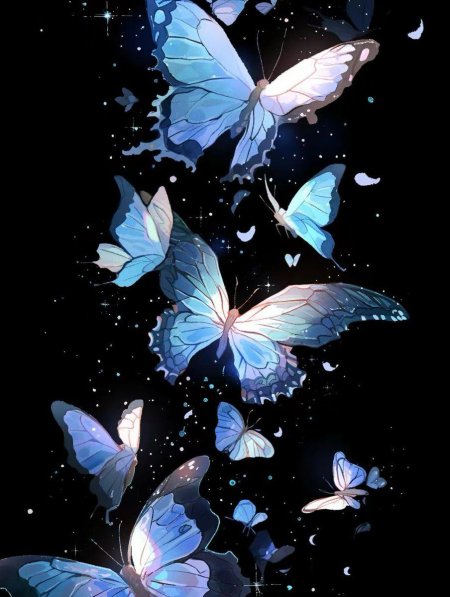 Много бабочек летят