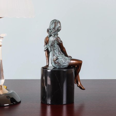 Статуэтки голых женщин