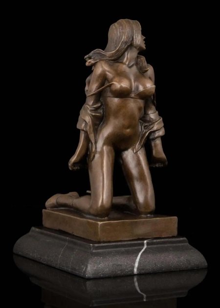 Статуэтки ню