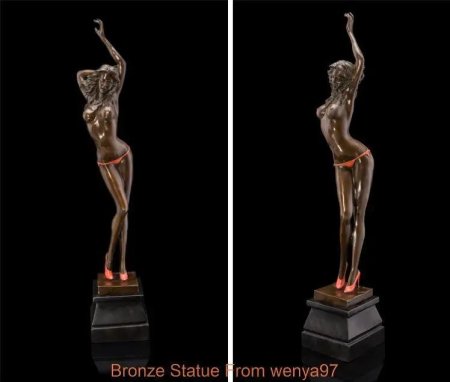 Скульптура голой девушки