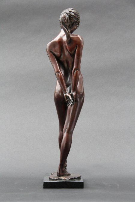 Скульптура девушка