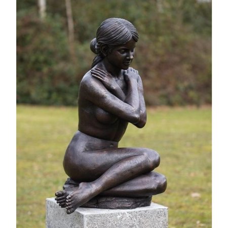 Скульптура девочки