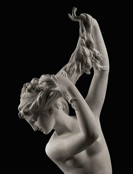 Скульптура женщина