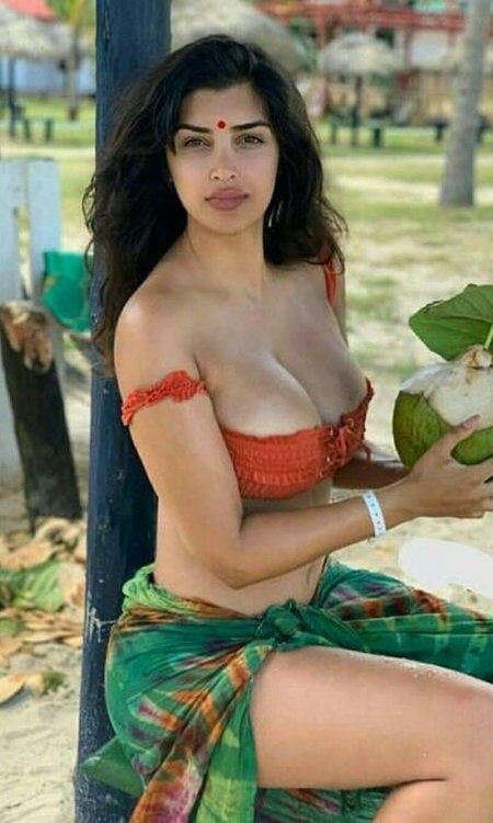 Горячая девушка