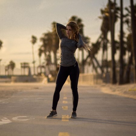 Девушка в спортивном