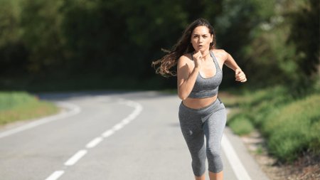 Бегущая женщина