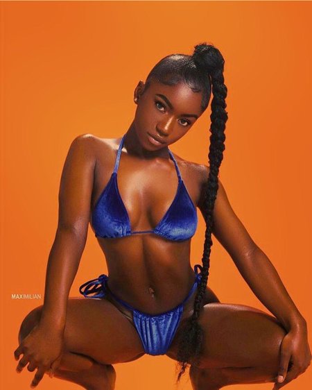 Негритянка в нижнем белье