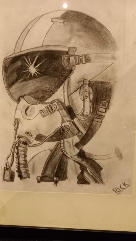 Шлем пилота истребителя карандашом