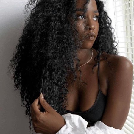 Темнокожая девушка