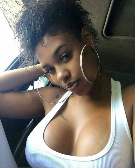 Темнокожая грудь