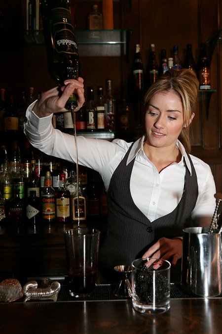 Бариста бармен бартендер