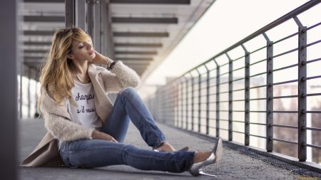 Красива девушка