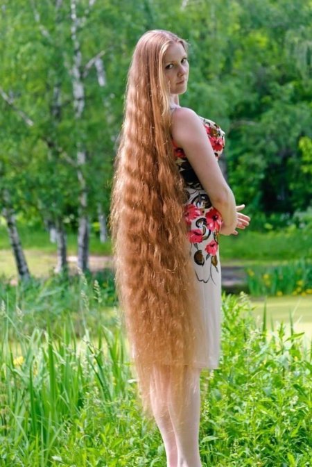 Девушка с самыми длинными волосами