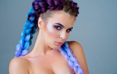 Голые девчонки с косичками