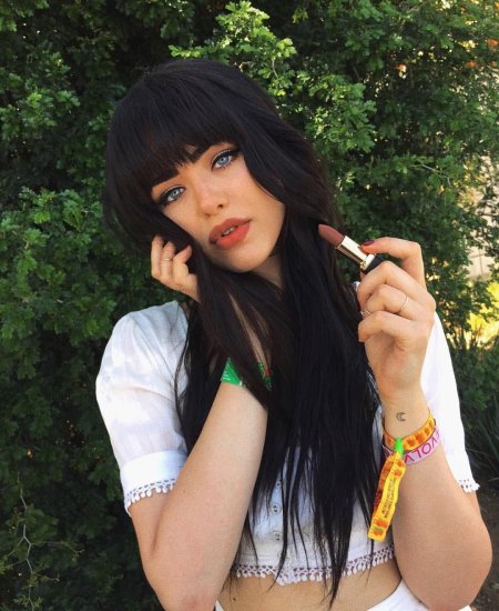 Кристина базан брюнетка с челкой