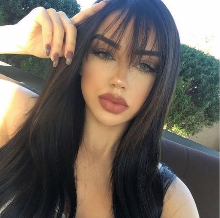 Красивые девушки с пухлыми губами