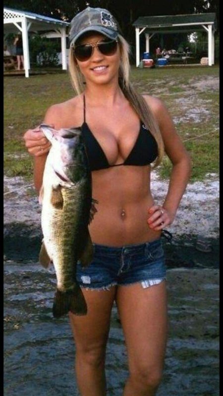 Красивые девушки на рыбалке