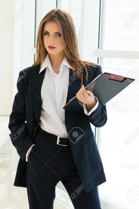 Двушка в деловом костюме