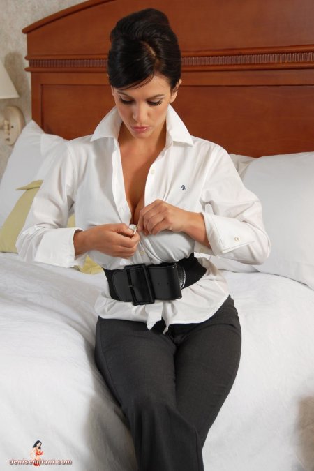 Дениз милани в рубашке