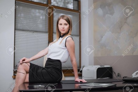 Девушка в офисе