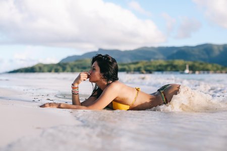 Девушка море