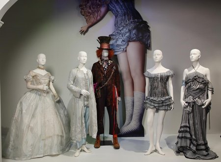 Коллин этвуд костюмы алиса