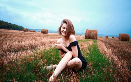 Фотосессия со стогами сена