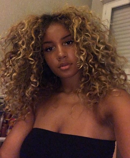 Кудрявая прическа женская