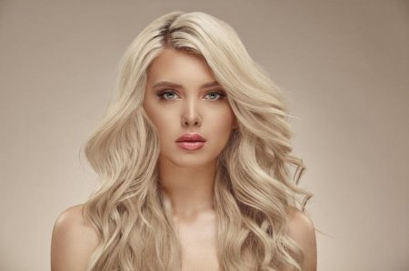 Блондинки с волнистыми волосами