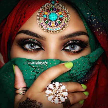 Восточные глаза девушек