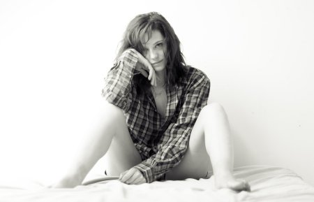 Эшли грин в клетчатой рубашке