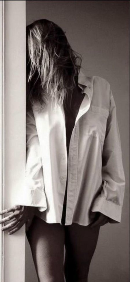 Фотосессия в белой рубашке для девушек