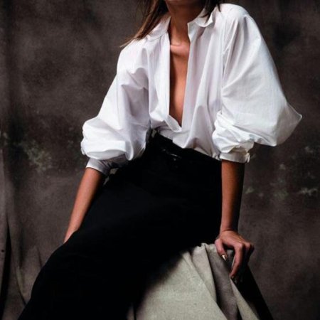 Девушка в блузке