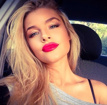 Девушки с пухлыми губами