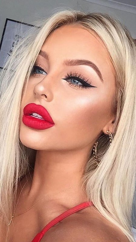 Макияж с красной помадой для блондинок