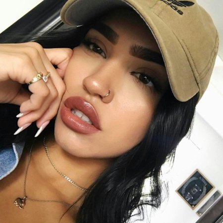 Красивые губы девушек