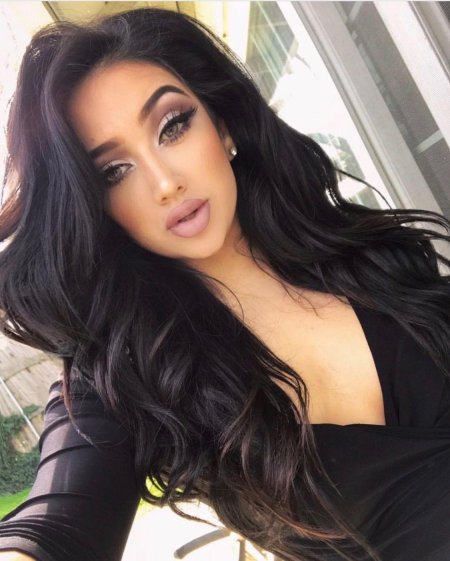 Красивые черные волосы