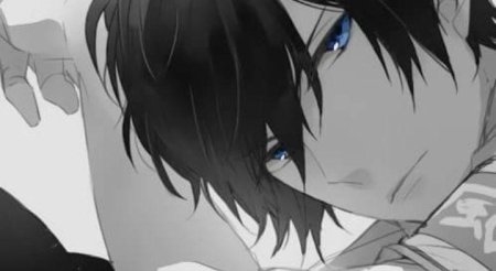 Парень с синими глазами и черными волосами