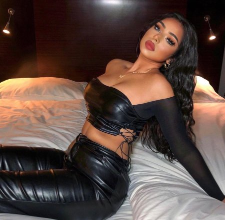 Кожаные штаны и топ