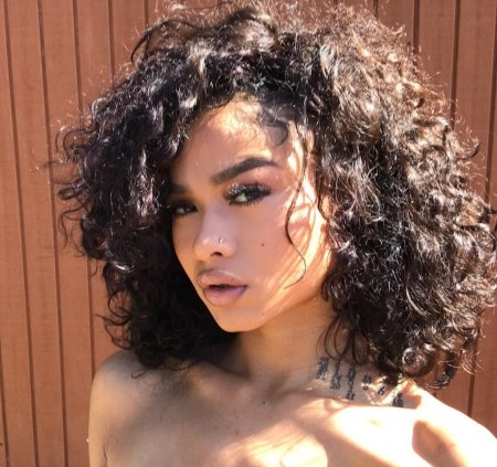 Прическа для кудрявых волос