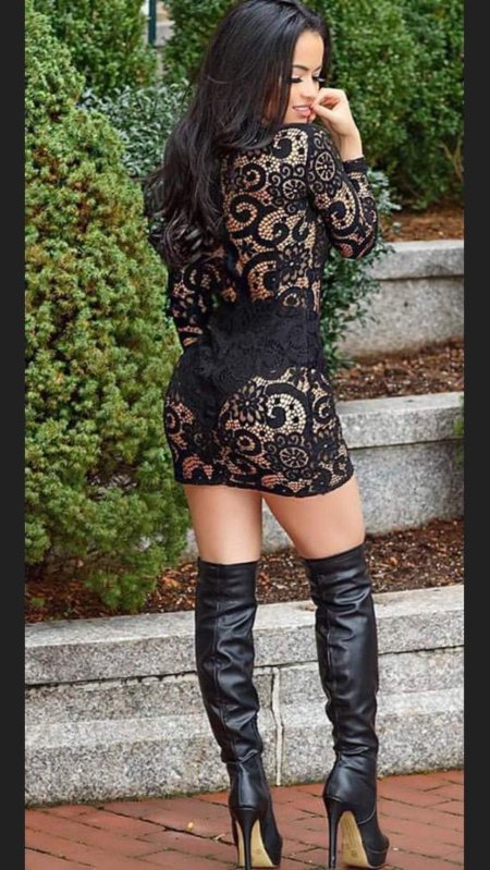 Красивые девушки в ботфортах