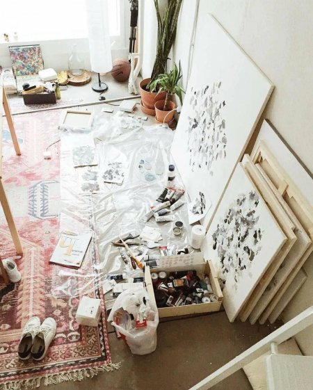 Творческий беспорядок в комнате