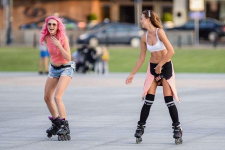 Девушки на роликах
